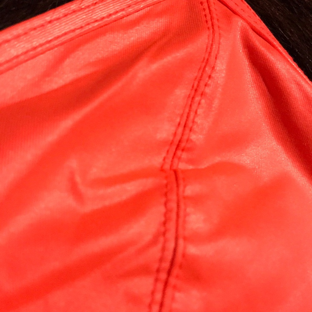 Bikini - Picture 2 of 8